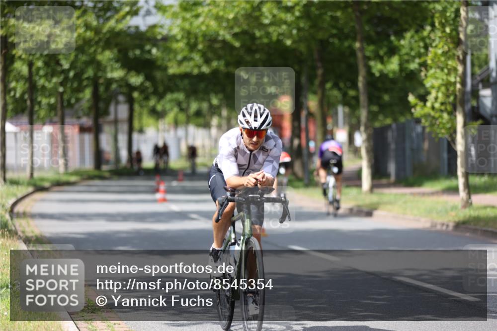10.08.2025 - GEWOBA Citytriathlon Bremen Yannick Fuchs http://msf.ph/oto/8545354 10.08.2025 12:57:07 Radfahren 559, 672, 723, 730, 755, 758, 830, 849, 879, 913, 940, 969, 1003, 1014 meine-sportfotos.de