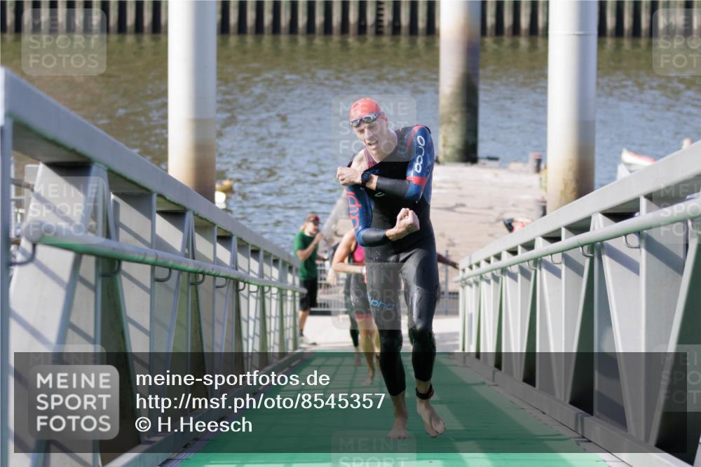10.08.2025 - GEWOBA Citytriathlon Bremen H.Heesch http://msf.ph/oto/8545357 10.08.2025 10:14:38 Schwimmen 374, 391, 438 meine-sportfotos.de
