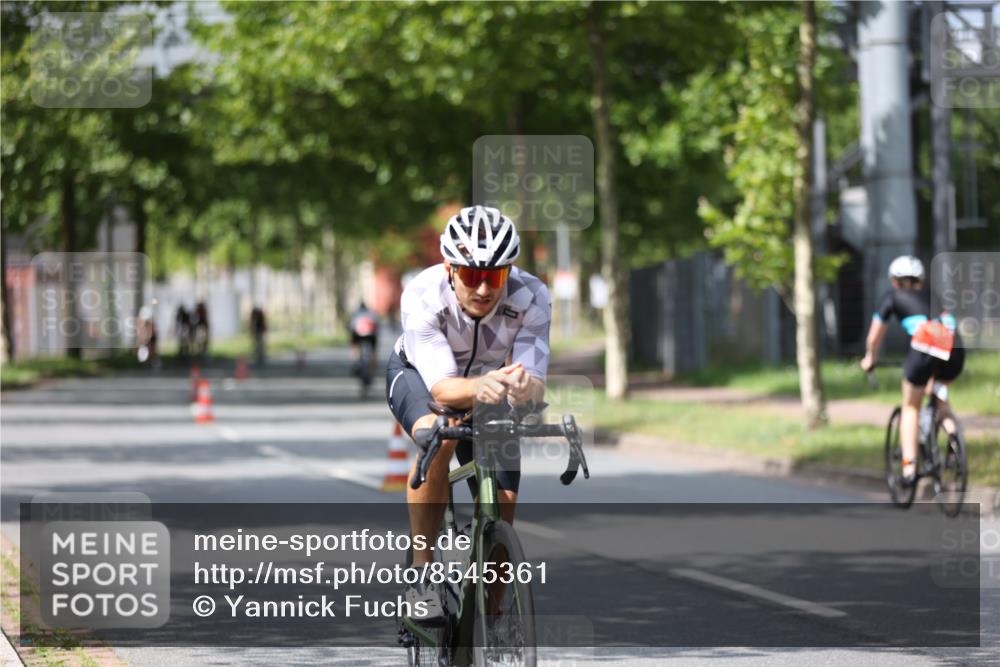 10.08.2025 - GEWOBA Citytriathlon Bremen Yannick Fuchs http://msf.ph/oto/8545361 10.08.2025 12:57:07 Radfahren 559, 672, 723, 730, 755, 758, 830, 849, 879, 913, 940, 969, 1003, 1014 meine-sportfotos.de
