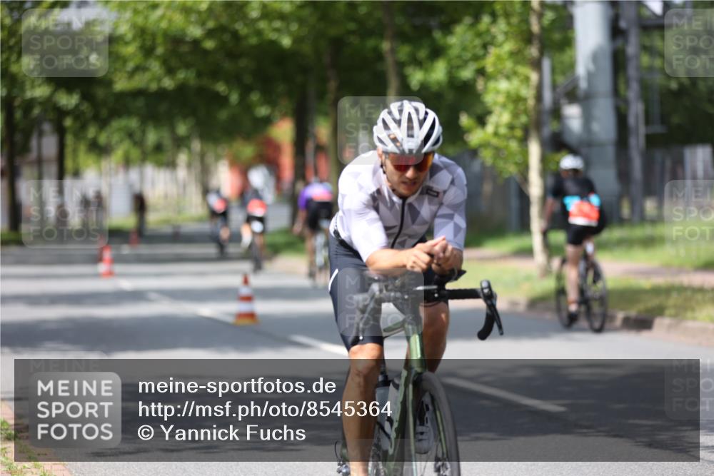 10.08.2025 - GEWOBA Citytriathlon Bremen Yannick Fuchs http://msf.ph/oto/8545364 10.08.2025 12:57:07 Radfahren 559, 672, 723, 730, 755, 758, 830, 849, 879, 913, 940, 969, 1003, 1014 meine-sportfotos.de