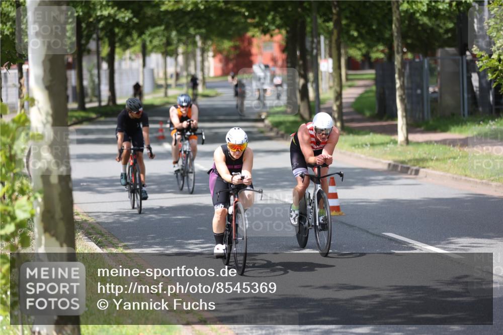 10.08.2025 - GEWOBA Citytriathlon Bremen Yannick Fuchs http://msf.ph/oto/8545369 10.08.2025 12:57:14 Radfahren 559, 572, 723, 730, 758, 849, 879, 900, 940, 969, 1003 meine-sportfotos.de