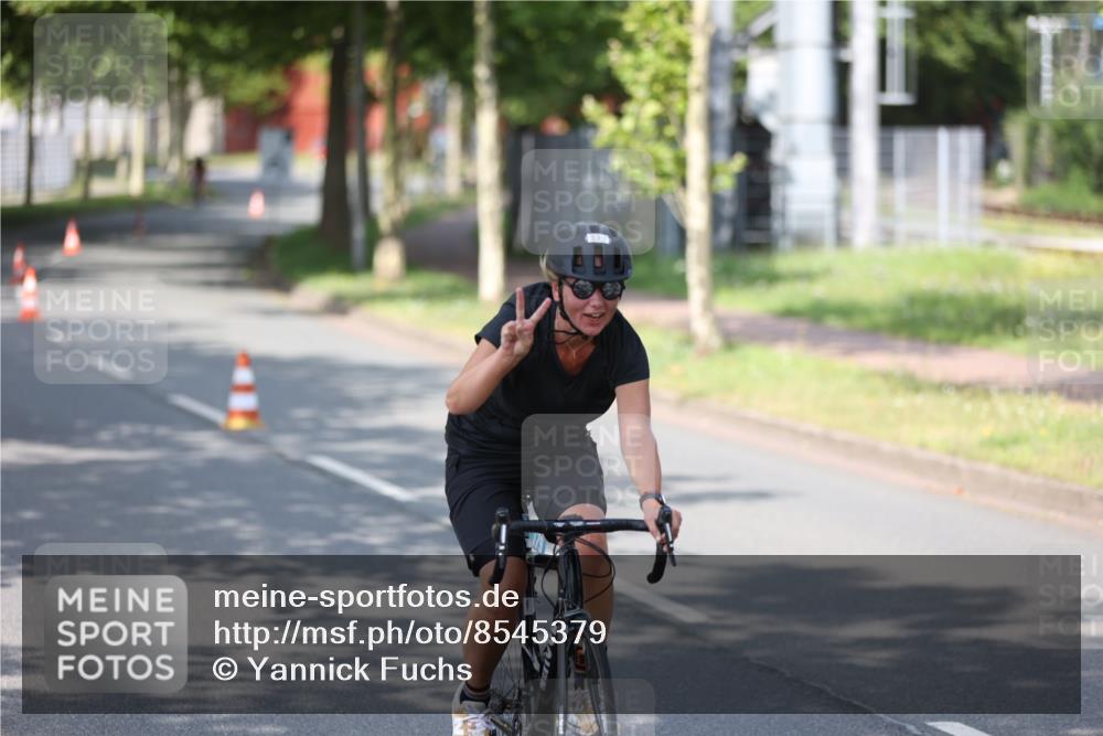 10.08.2025 - GEWOBA Citytriathlon Bremen Yannick Fuchs http://msf.ph/oto/8545379 10.08.2025 11:05:53 Radfahren 179, 217 meine-sportfotos.de