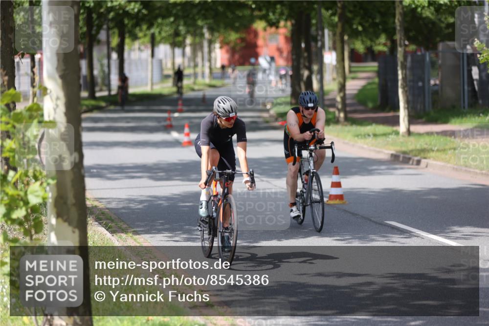10.08.2025 - GEWOBA Citytriathlon Bremen Yannick Fuchs http://msf.ph/oto/8545386 10.08.2025 12:57:15 Radfahren 559, 572, 723, 730, 758, 849, 879, 892, 900, 940, 969, 1003 meine-sportfotos.de