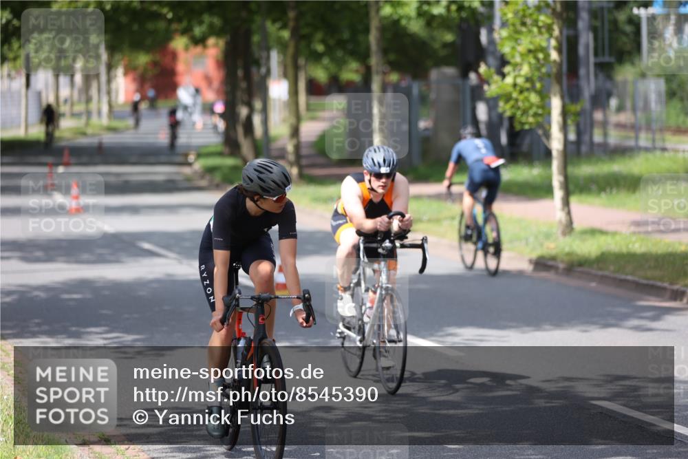 10.08.2025 - GEWOBA Citytriathlon Bremen Yannick Fuchs http://msf.ph/oto/8545390 10.08.2025 12:57:15 Radfahren 559, 572, 723, 730, 758, 849, 879, 892, 900, 940, 969, 1003 meine-sportfotos.de