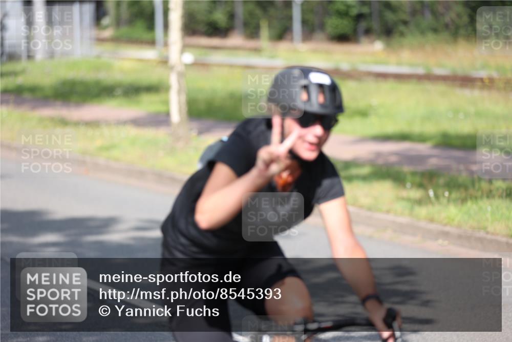 10.08.2025 - GEWOBA Citytriathlon Bremen Yannick Fuchs http://msf.ph/oto/8545393 10.08.2025 11:05:53 Radfahren 179, 217 meine-sportfotos.de