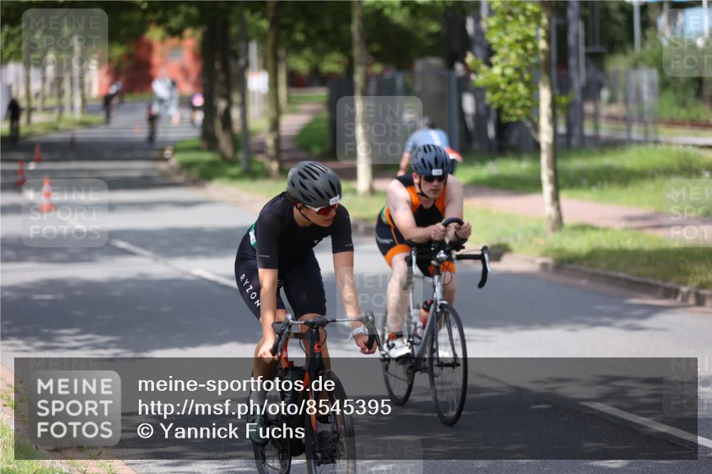10.08.2025 - GEWOBA Citytriathlon Bremen Yannick Fuchs http://msf.ph/oto/8545395 10.08.2025 12:57:16 Radfahren 559, 572, 723, 730, 758, 849, 879, 892, 900, 940, 969, 1003 meine-sportfotos.de