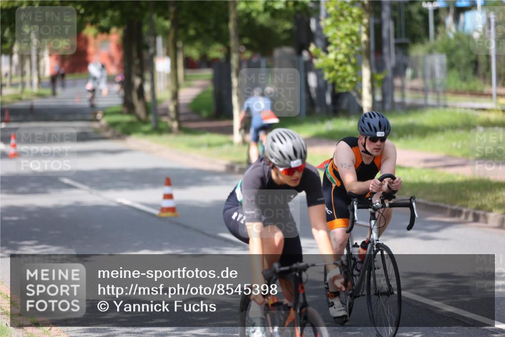 10.08.2025 - GEWOBA Citytriathlon Bremen Yannick Fuchs http://msf.ph/oto/8545398 10.08.2025 12:57:16 Radfahren 559, 572, 723, 730, 758, 849, 879, 892, 900, 940, 969, 1003 meine-sportfotos.de