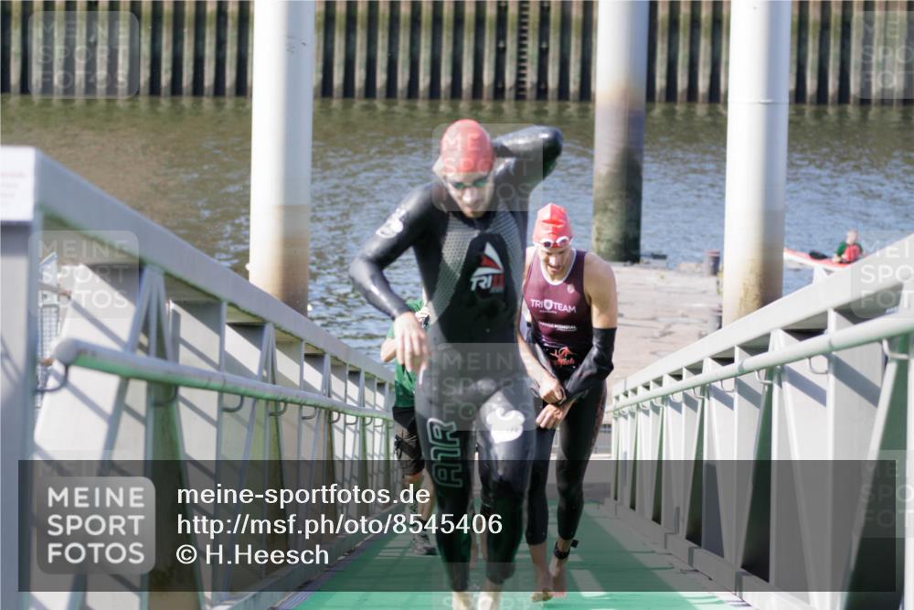 10.08.2025 - GEWOBA Citytriathlon Bremen H.Heesch http://msf.ph/oto/8545406 10.08.2025 10:14:44 Schwimmen 374, 375, 391, 398, 438 meine-sportfotos.de