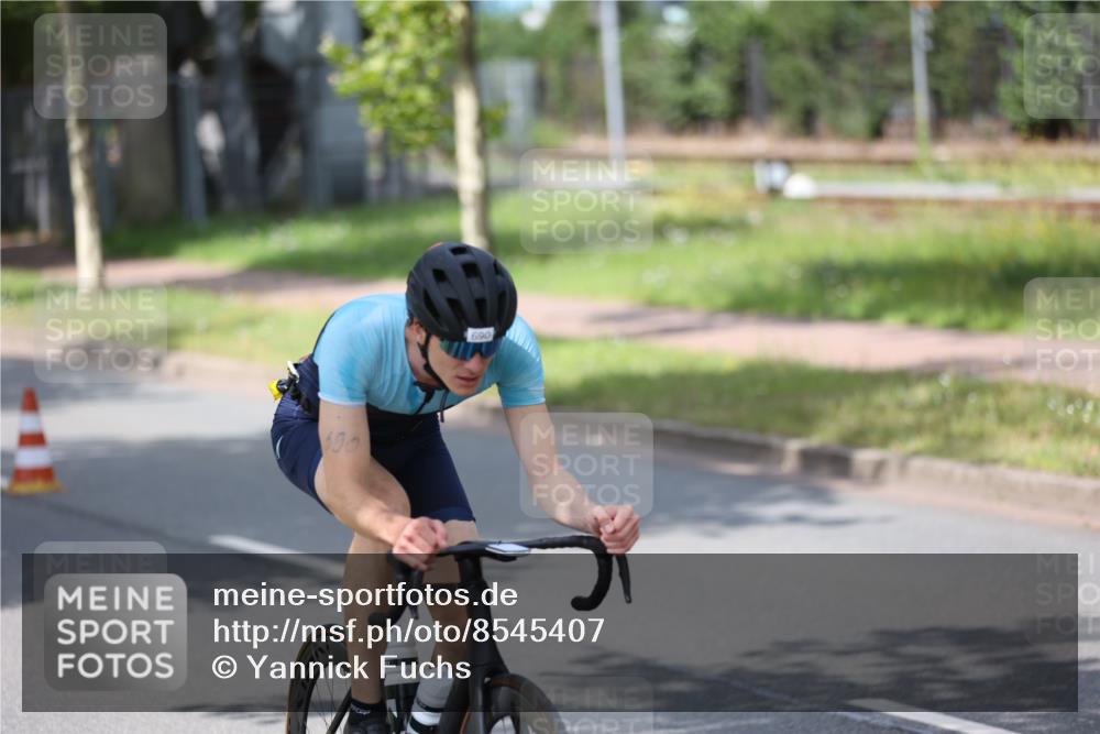 10.08.2025 - GEWOBA Citytriathlon Bremen Yannick Fuchs http://msf.ph/oto/8545407 10.08.2025 12:57:34 Radfahren 572, 690, 720, 825, 853, 892, 900, 1018 meine-sportfotos.de