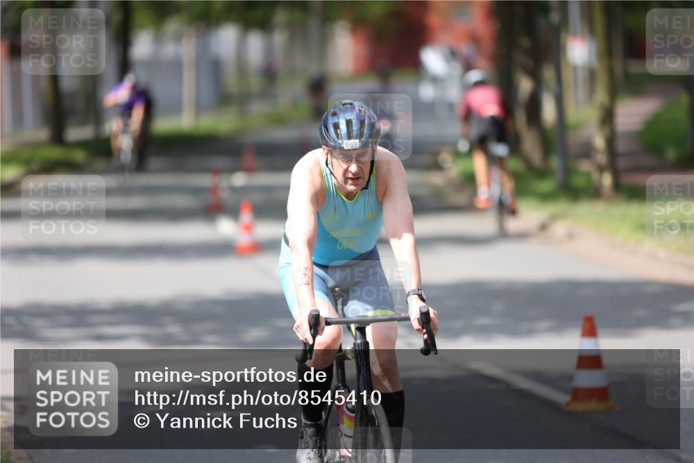 10.08.2025 - GEWOBA Citytriathlon Bremen Yannick Fuchs http://msf.ph/oto/8545410 10.08.2025 12:57:48 Radfahren 650, 660, 671, 825, 853, 869, 1018 meine-sportfotos.de