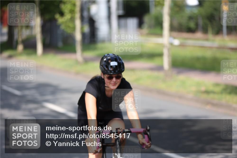 10.08.2025 - GEWOBA Citytriathlon Bremen Yannick Fuchs http://msf.ph/oto/8545417 10.08.2025 11:06:07 Radfahren 17 meine-sportfotos.de