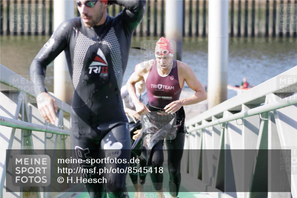 10.08.2025 - GEWOBA Citytriathlon Bremen H.Heesch http://msf.ph/oto/8545418 10.08.2025 10:14:45 Schwimmen 374, 375, 391, 398, 438 meine-sportfotos.de