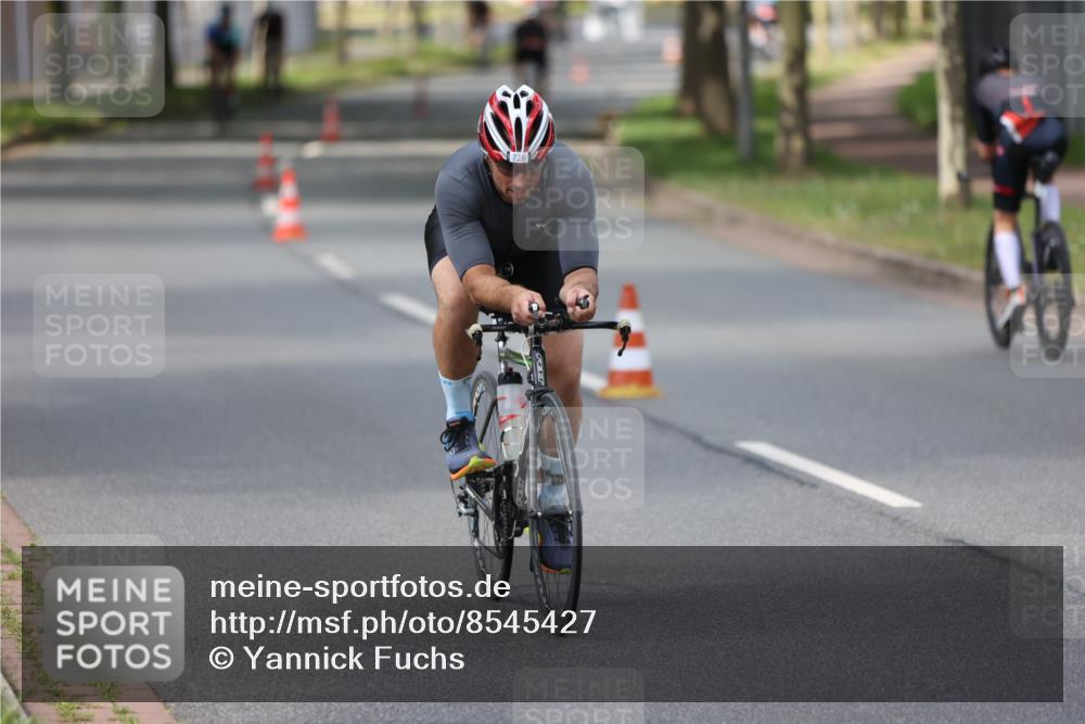 10.08.2025 - GEWOBA Citytriathlon Bremen Yannick Fuchs http://msf.ph/oto/8545427 10.08.2025 12:58:29 Radfahren 609, 619, 726, 795, 870 meine-sportfotos.de