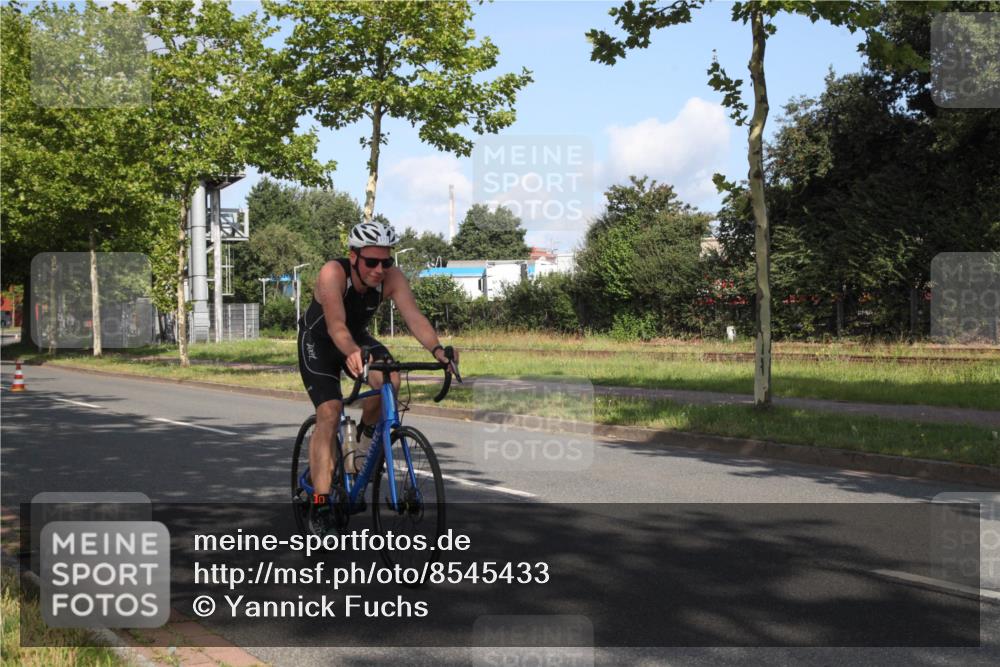 10.08.2025 - GEWOBA Citytriathlon Bremen Yannick Fuchs http://msf.ph/oto/8545433 10.08.2025 10:30:37 Radfahren 353, 377, 441, 471 meine-sportfotos.de