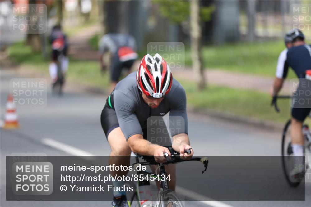 10.08.2025 - GEWOBA Citytriathlon Bremen Yannick Fuchs http://msf.ph/oto/8545434 10.08.2025 12:58:30 Radfahren 609, 619, 726, 795, 870 meine-sportfotos.de