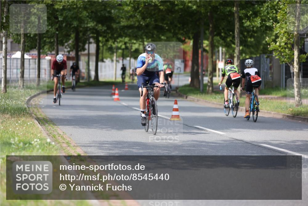 10.08.2025 - GEWOBA Citytriathlon Bremen Yannick Fuchs http://msf.ph/oto/8545440 10.08.2025 12:58:35 Radfahren 609, 726, 762, 795, 802, 870, 910 meine-sportfotos.de