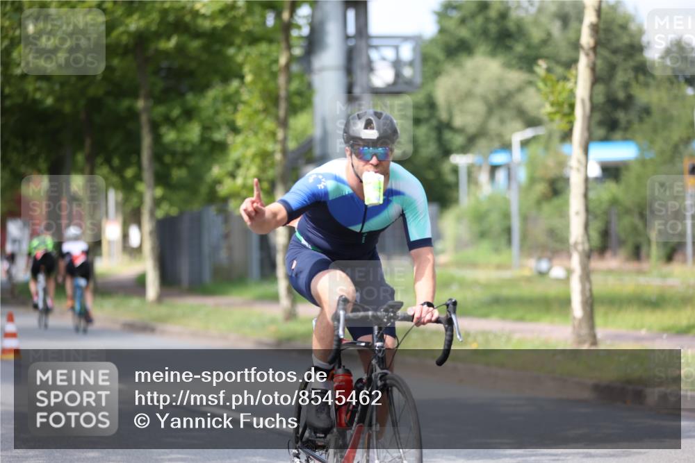 10.08.2025 - GEWOBA Citytriathlon Bremen Yannick Fuchs http://msf.ph/oto/8545462 10.08.2025 12:58:36 Radfahren 609, 726, 762, 795, 802, 870, 910 meine-sportfotos.de