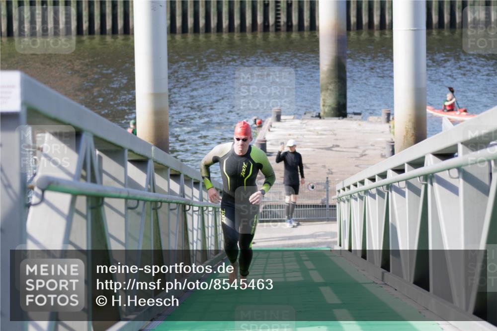 10.08.2025 - GEWOBA Citytriathlon Bremen H.Heesch http://msf.ph/oto/8545463 10.08.2025 10:14:52 Schwimmen 374, 375, 398, 507 meine-sportfotos.de