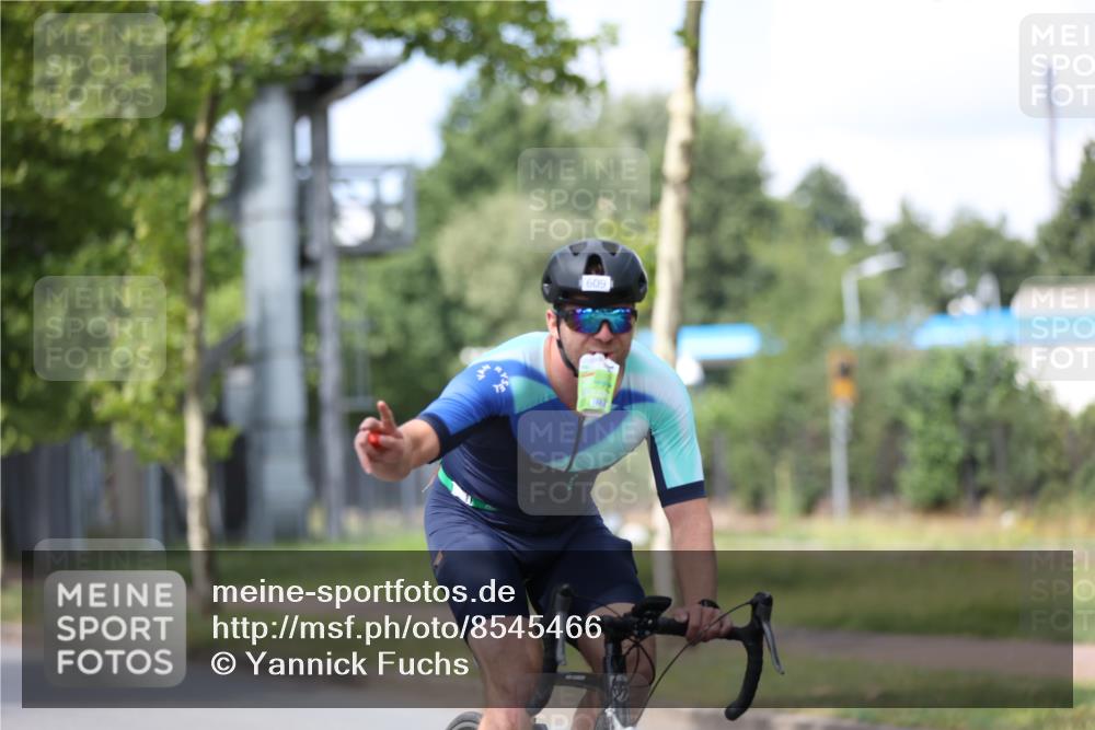 10.08.2025 - GEWOBA Citytriathlon Bremen Yannick Fuchs http://msf.ph/oto/8545466 10.08.2025 12:58:37 Radfahren 609, 762, 795, 802, 870, 910 meine-sportfotos.de