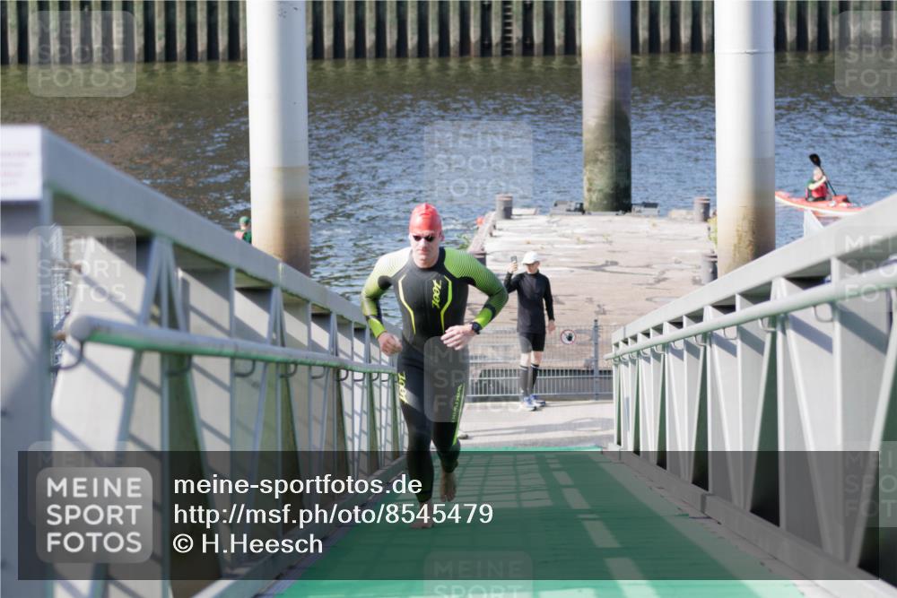 10.08.2025 - GEWOBA Citytriathlon Bremen H.Heesch http://msf.ph/oto/8545479 10.08.2025 10:14:52 Schwimmen 374, 375, 398, 507 meine-sportfotos.de