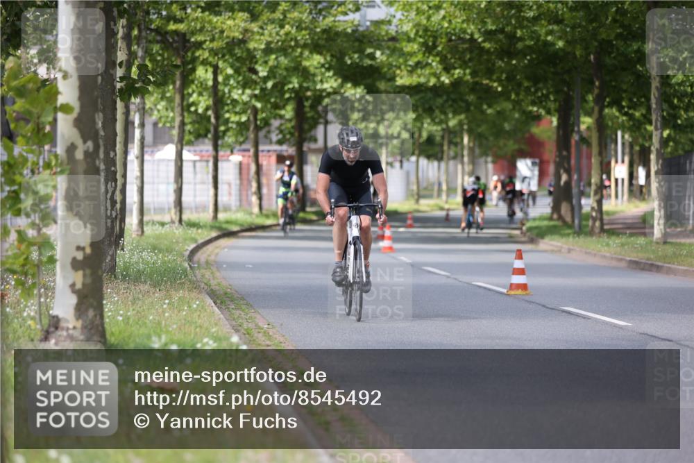 10.08.2025 - GEWOBA Citytriathlon Bremen Yannick Fuchs http://msf.ph/oto/8545492 10.08.2025 12:58:40 Radfahren 609, 762, 795, 802, 870, 910 meine-sportfotos.de