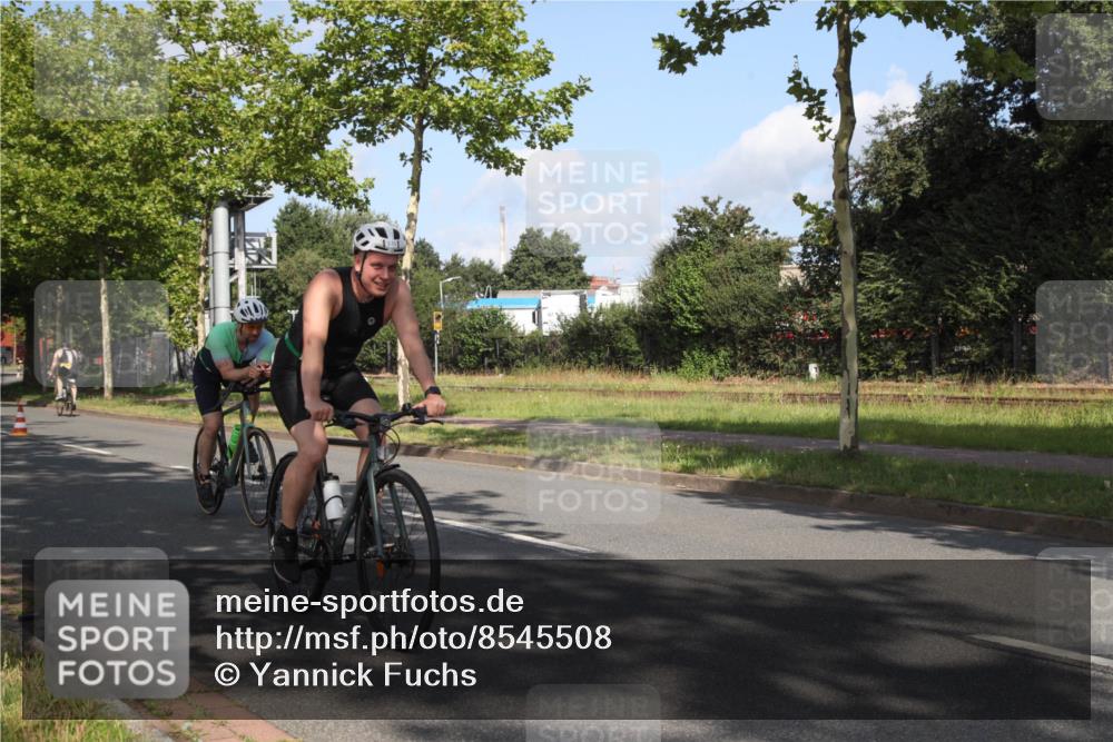 10.08.2025 - GEWOBA Citytriathlon Bremen Yannick Fuchs http://msf.ph/oto/8545508 10.08.2025 10:32:03 Radfahren 205, 370, 405, 407, 508 meine-sportfotos.de