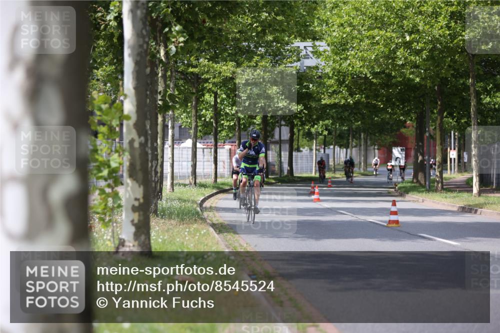 10.08.2025 - GEWOBA Citytriathlon Bremen Yannick Fuchs http://msf.ph/oto/8545524 10.08.2025 12:58:43 Radfahren 602, 609, 705, 762, 795, 802, 870, 885, 910, 921 meine-sportfotos.de