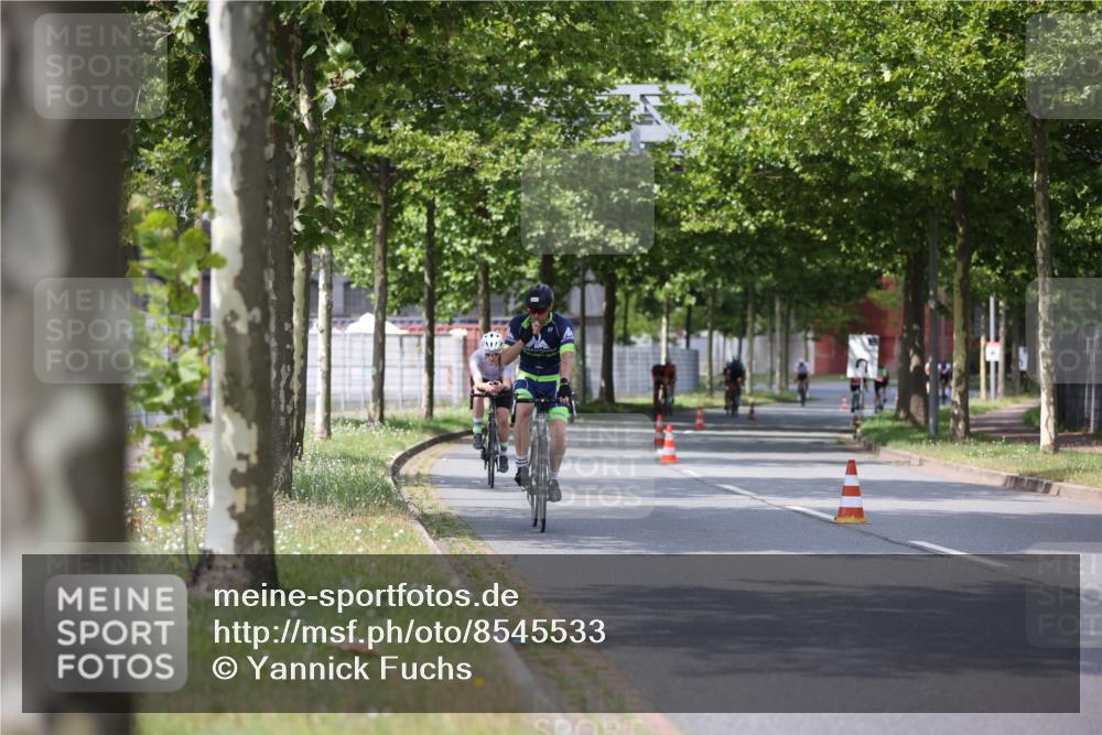 10.08.2025 - GEWOBA Citytriathlon Bremen Yannick Fuchs http://msf.ph/oto/8545533 10.08.2025 12:58:44 Radfahren 602, 609, 705, 762, 795, 802, 870, 885, 910, 921 meine-sportfotos.de
