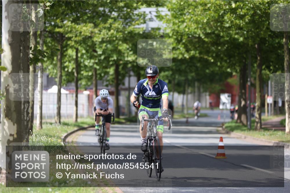 10.08.2025 - GEWOBA Citytriathlon Bremen Yannick Fuchs http://msf.ph/oto/8545541 10.08.2025 12:58:44 Radfahren 602, 609, 705, 762, 795, 802, 870, 885, 910, 921 meine-sportfotos.de