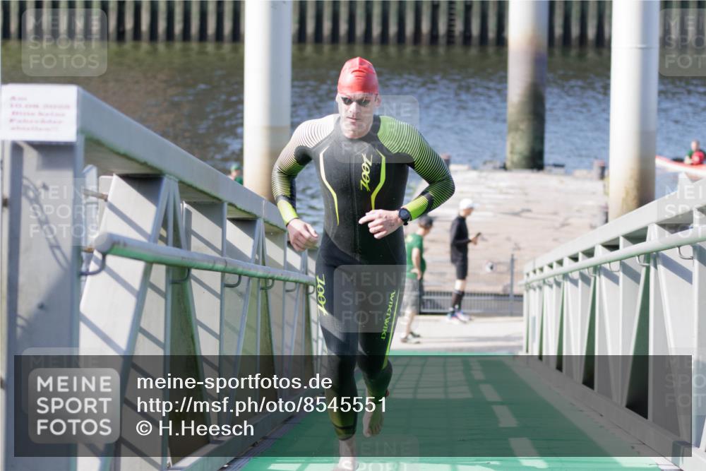 10.08.2025 - GEWOBA Citytriathlon Bremen H.Heesch http://msf.ph/oto/8545551 10.08.2025 10:14:54 Schwimmen 375, 398, 507 meine-sportfotos.de