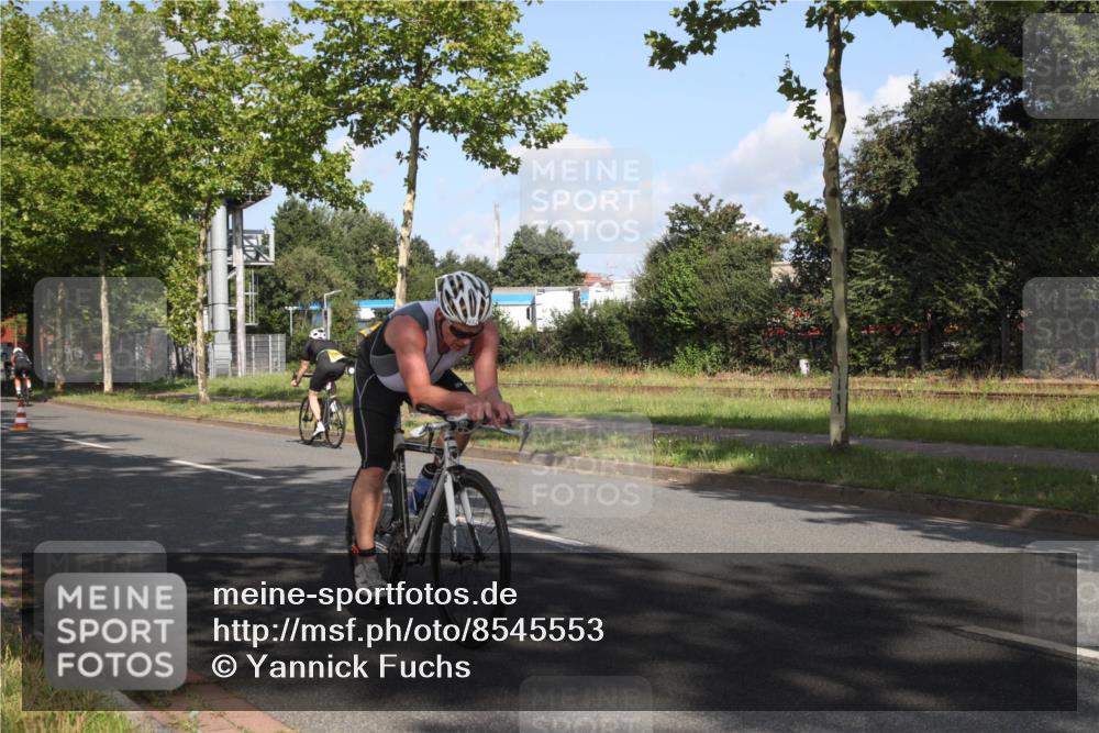 10.08.2025 - GEWOBA Citytriathlon Bremen Yannick Fuchs http://msf.ph/oto/8545553 10.08.2025 10:32:35 Radfahren 349, 354, 406, 408, 426, 432, 473, 483, 502 meine-sportfotos.de