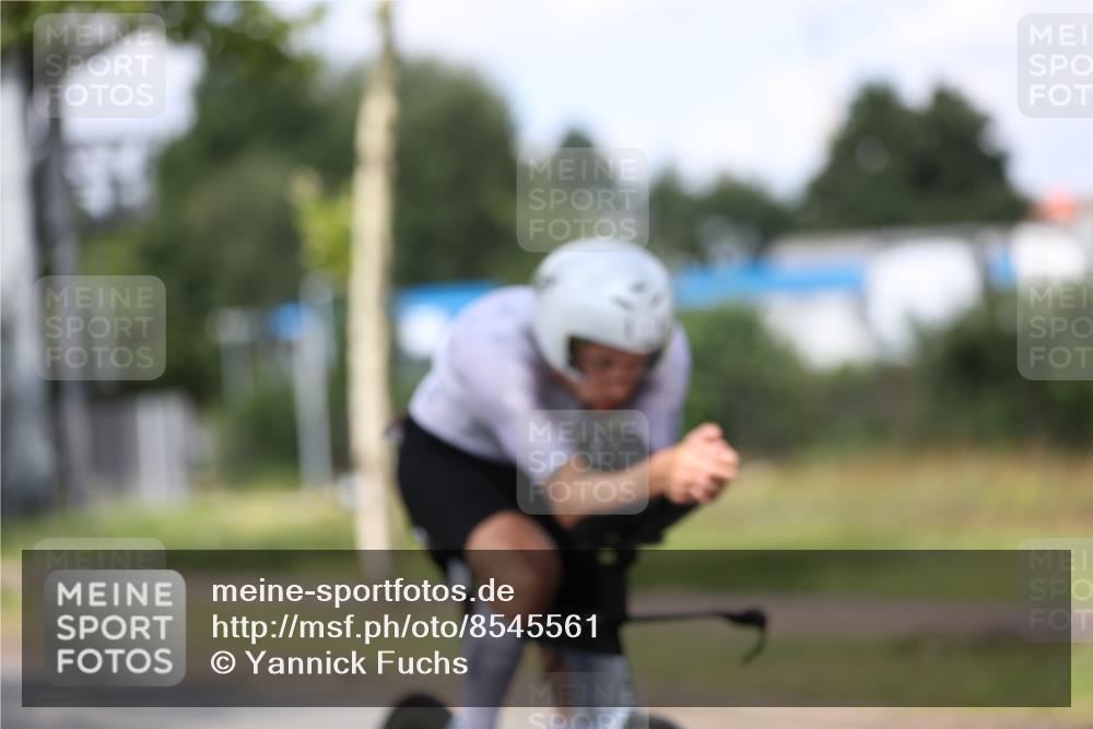 10.08.2025 - GEWOBA Citytriathlon Bremen Yannick Fuchs http://msf.ph/oto/8545561 10.08.2025 11:56:30 Radfahren 557 meine-sportfotos.de