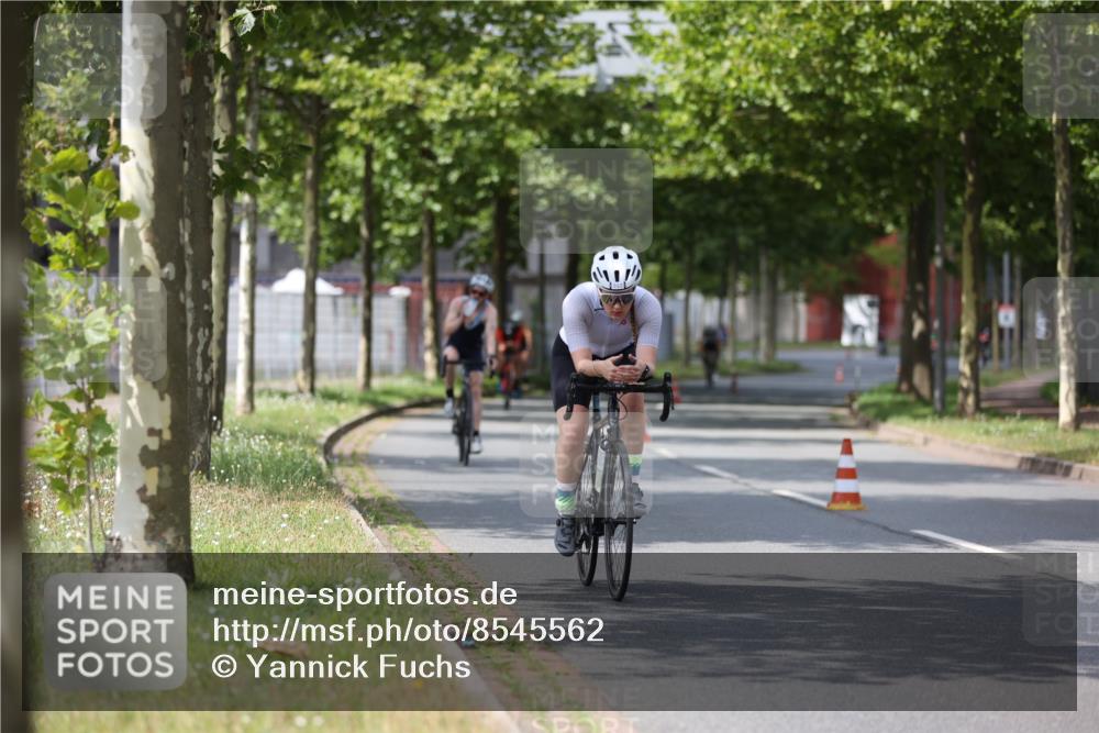 10.08.2025 - GEWOBA Citytriathlon Bremen Yannick Fuchs http://msf.ph/oto/8545562 10.08.2025 12:58:46 Radfahren 602, 609, 705, 762, 795, 802, 870, 885, 910, 921, 1038 meine-sportfotos.de