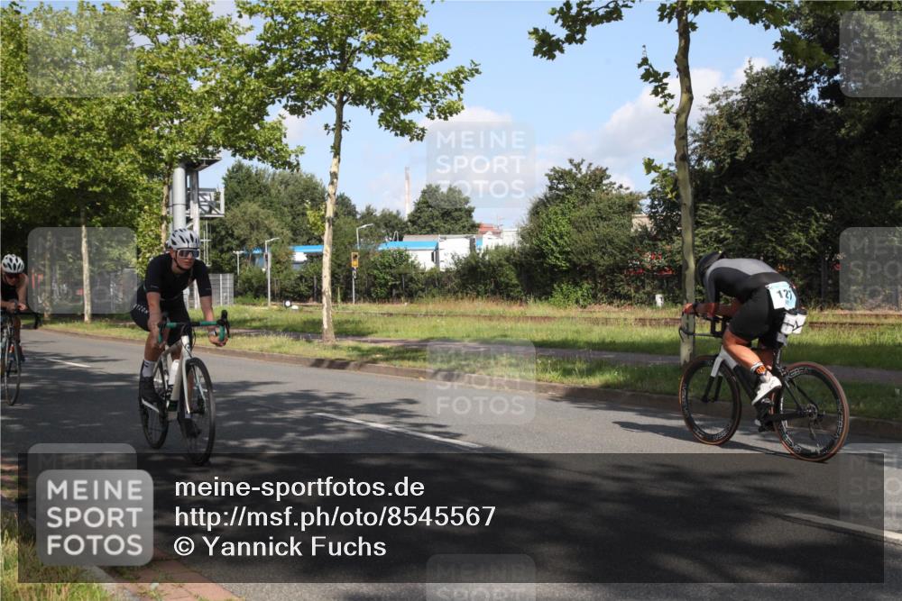 10.08.2025 - GEWOBA Citytriathlon Bremen Yannick Fuchs http://msf.ph/oto/8545567 10.08.2025 10:32:47 Radfahren 349, 355, 371, 384, 406, 483, 502 meine-sportfotos.de