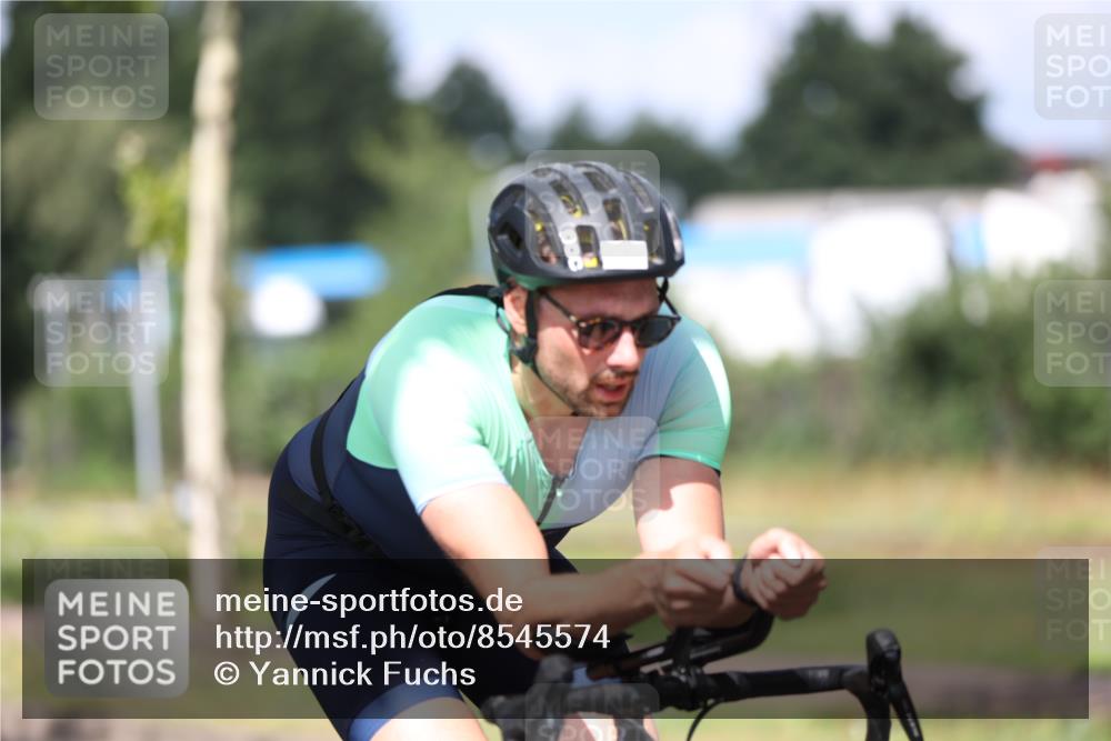 10.08.2025 - GEWOBA Citytriathlon Bremen Yannick Fuchs http://msf.ph/oto/8545574 10.08.2025 11:57:24 Radfahren 733 meine-sportfotos.de