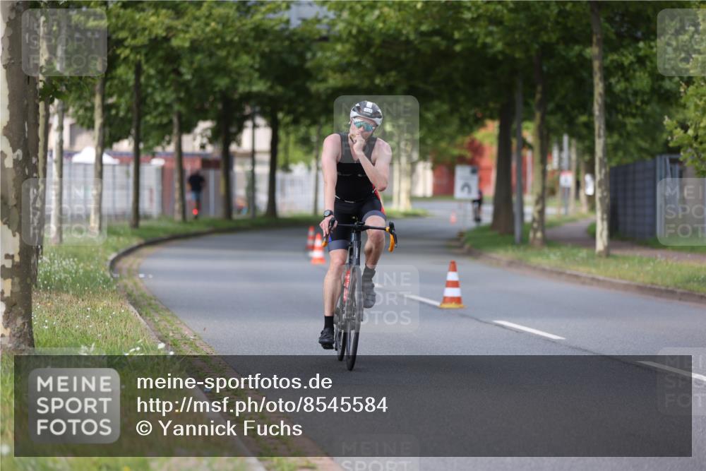 10.08.2025 - GEWOBA Citytriathlon Bremen Yannick Fuchs http://msf.ph/oto/8545584 10.08.2025 11:57:47 Radfahren 657 meine-sportfotos.de