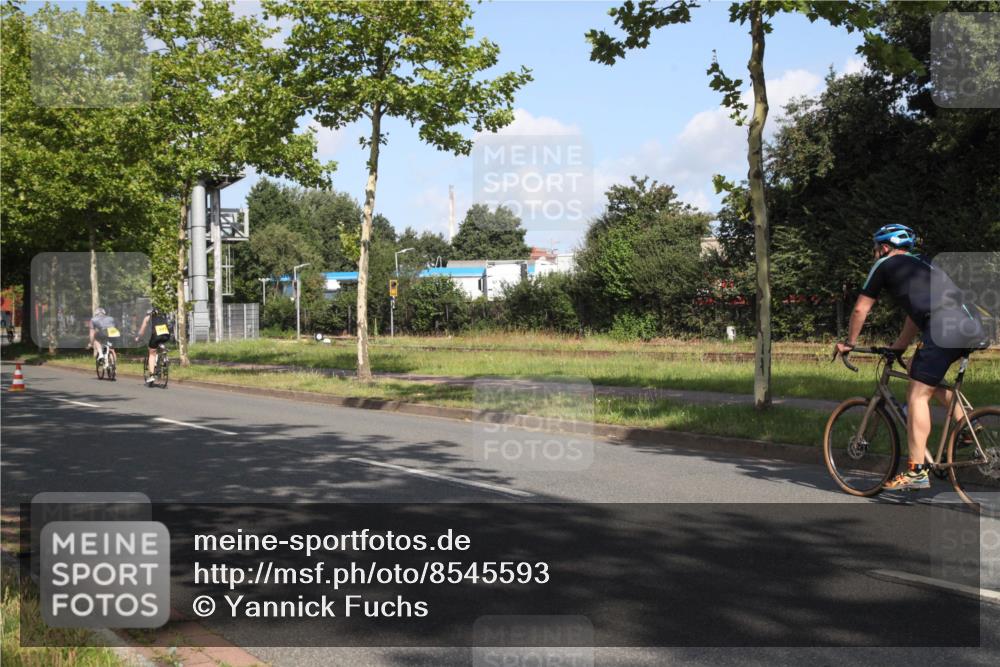 10.08.2025 - GEWOBA Citytriathlon Bremen Yannick Fuchs http://msf.ph/oto/8545593 10.08.2025 10:33:01 Radfahren 355, 371, 384, 390, 420, 430 meine-sportfotos.de