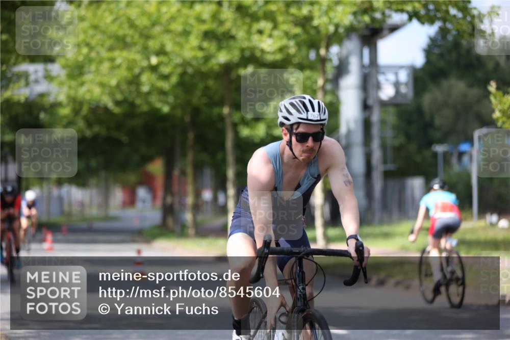 10.08.2025 - GEWOBA Citytriathlon Bremen Yannick Fuchs http://msf.ph/oto/8545604 10.08.2025 12:58:49 Radfahren 602, 609, 705, 762, 795, 802, 870, 885, 910, 921, 1038 meine-sportfotos.de