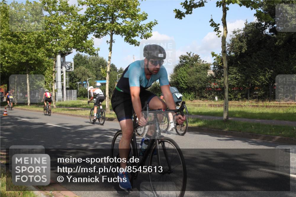 10.08.2025 - GEWOBA Citytriathlon Bremen Yannick Fuchs http://msf.ph/oto/8545613 10.08.2025 10:33:09 Radfahren 105, 355, 389, 390, 420, 421, 430, 448 meine-sportfotos.de