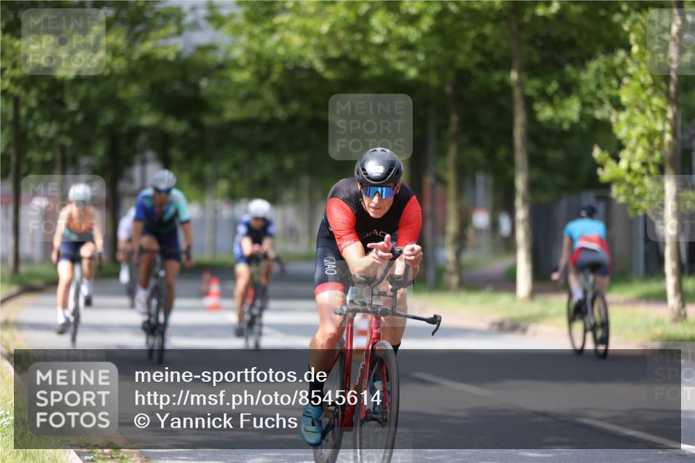 10.08.2025 - GEWOBA Citytriathlon Bremen Yannick Fuchs http://msf.ph/oto/8545614 10.08.2025 12:58:50 Radfahren 602, 609, 705, 762, 795, 802, 870, 885, 910, 921, 1038 meine-sportfotos.de