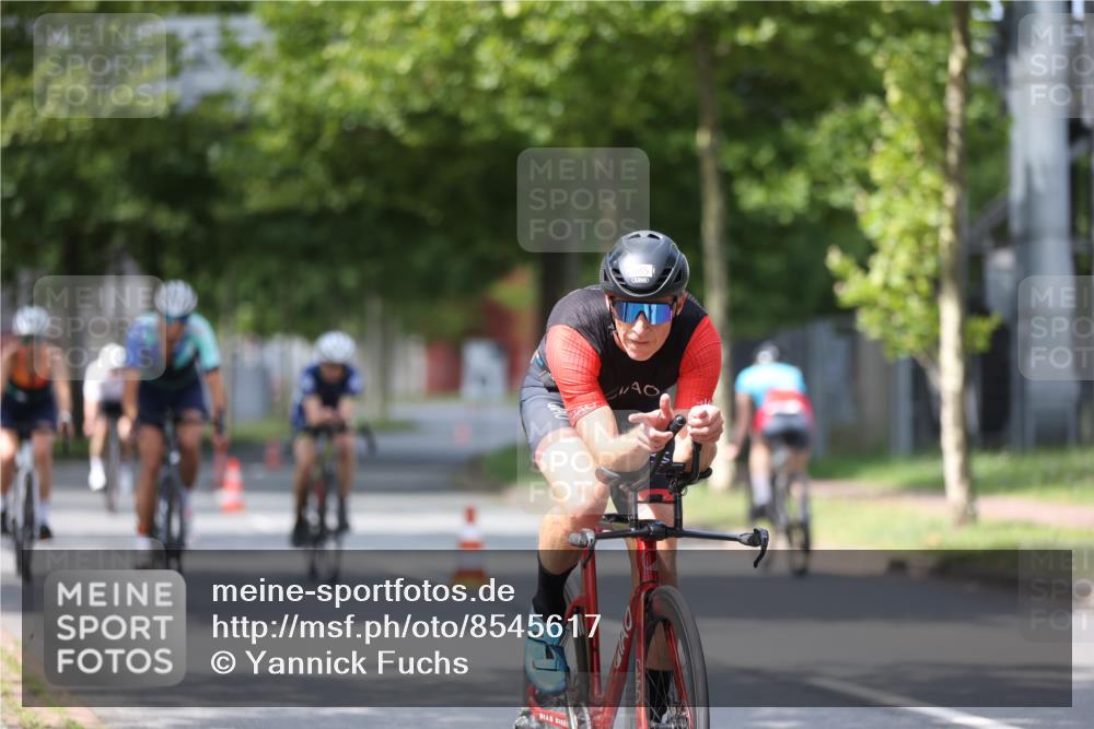 10.08.2025 - GEWOBA Citytriathlon Bremen Yannick Fuchs http://msf.ph/oto/8545617 10.08.2025 12:58:50 Radfahren 602, 609, 705, 762, 795, 802, 870, 885, 910, 921, 1038 meine-sportfotos.de
