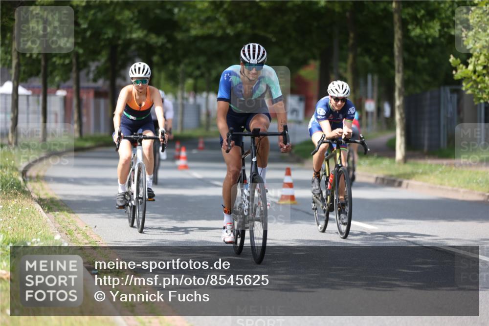 10.08.2025 - GEWOBA Citytriathlon Bremen Yannick Fuchs http://msf.ph/oto/8545625 10.08.2025 12:58:51 Radfahren 602, 705, 762, 802, 870, 885, 910, 921, 1038 meine-sportfotos.de