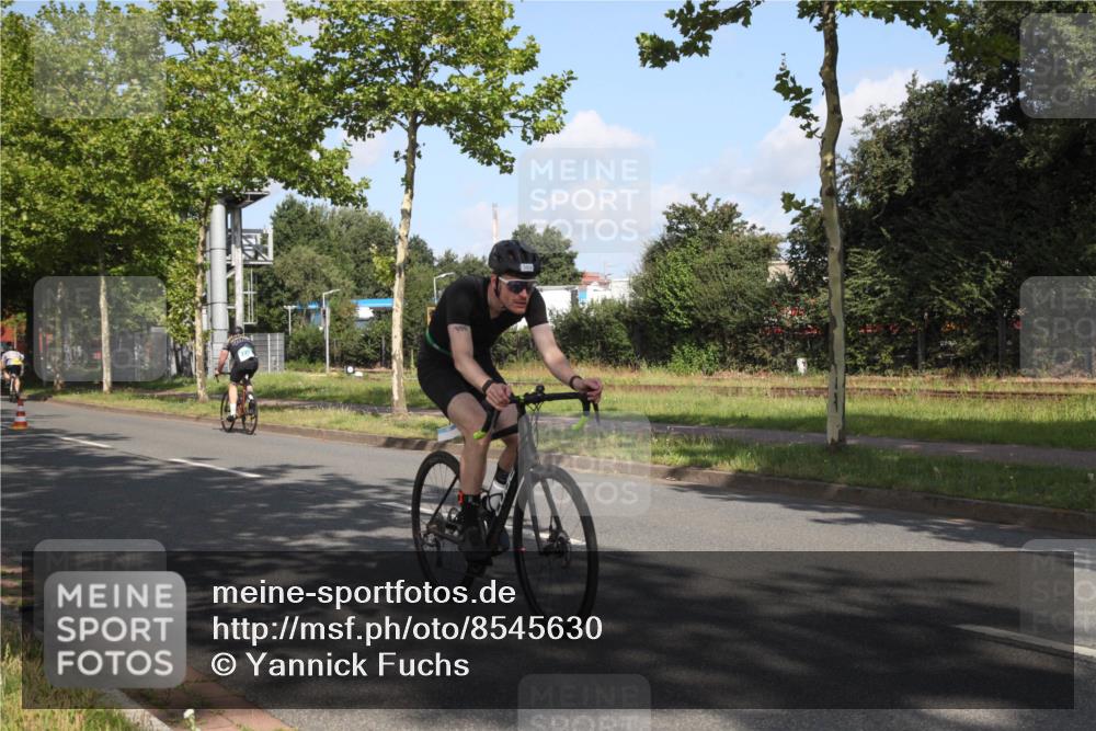10.08.2025 - GEWOBA Citytriathlon Bremen Yannick Fuchs http://msf.ph/oto/8545630 10.08.2025 10:33:19 Radfahren 105, 389, 396, 420, 421, 448, 479 meine-sportfotos.de