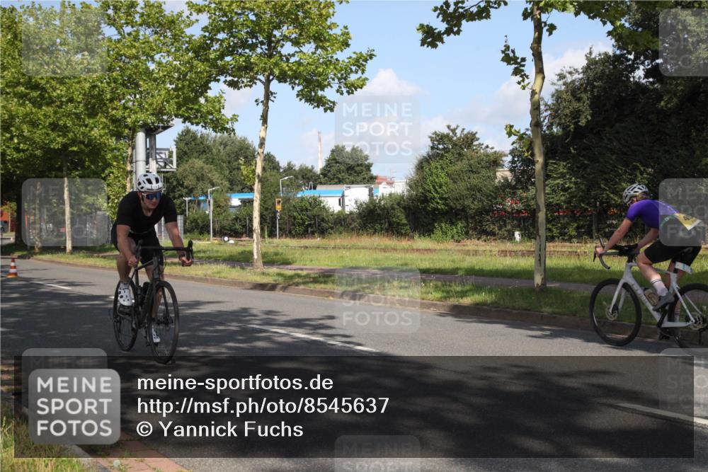 10.08.2025 - GEWOBA Citytriathlon Bremen Yannick Fuchs http://msf.ph/oto/8545637 10.08.2025 10:33:30 Radfahren 105, 127, 350, 396, 421, 428, 479 meine-sportfotos.de