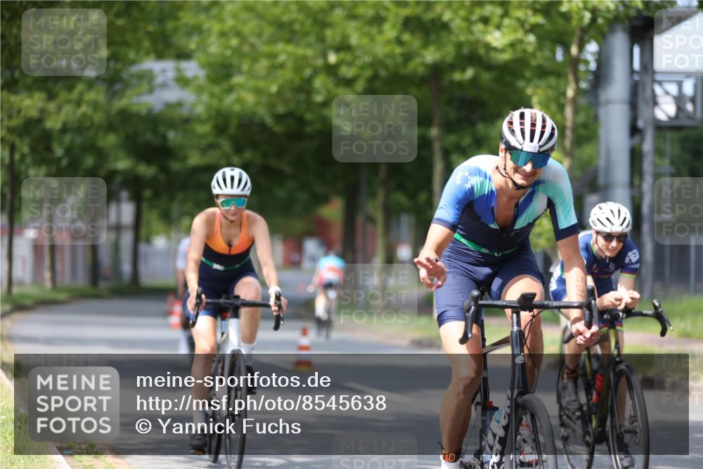 10.08.2025 - GEWOBA Citytriathlon Bremen Yannick Fuchs http://msf.ph/oto/8545638 10.08.2025 12:58:52 Radfahren 602, 705, 762, 802, 870, 885, 910, 921, 1038 meine-sportfotos.de
