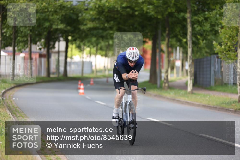 10.08.2025 - GEWOBA Citytriathlon Bremen Yannick Fuchs http://msf.ph/oto/8545639 10.08.2025 11:59:00 Radfahren 612 meine-sportfotos.de