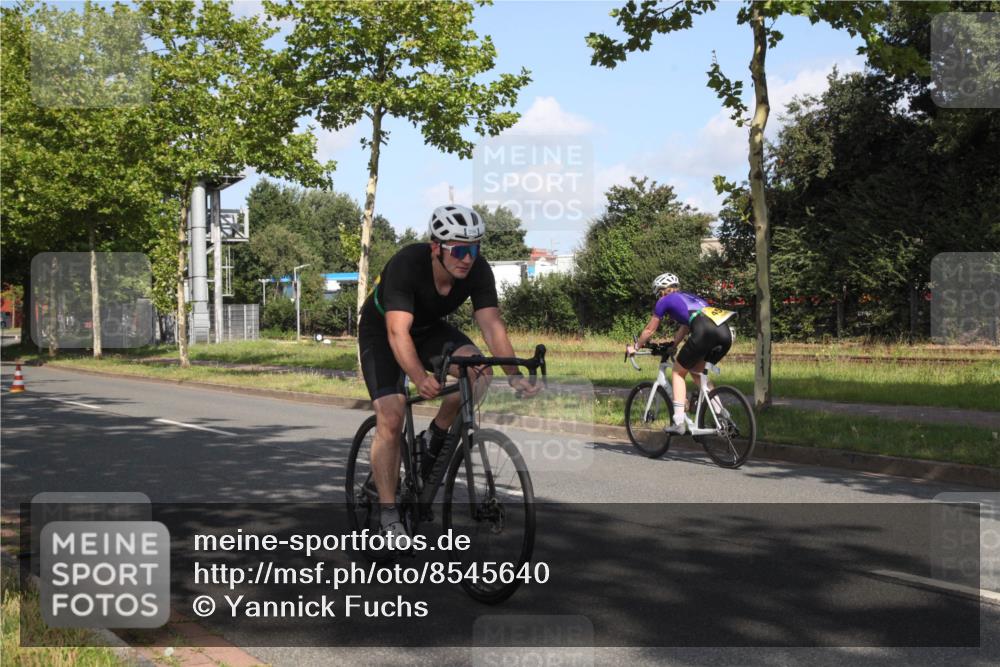 10.08.2025 - GEWOBA Citytriathlon Bremen Yannick Fuchs http://msf.ph/oto/8545640 10.08.2025 10:33:30 Radfahren 105, 127, 350, 396, 421, 428, 479 meine-sportfotos.de