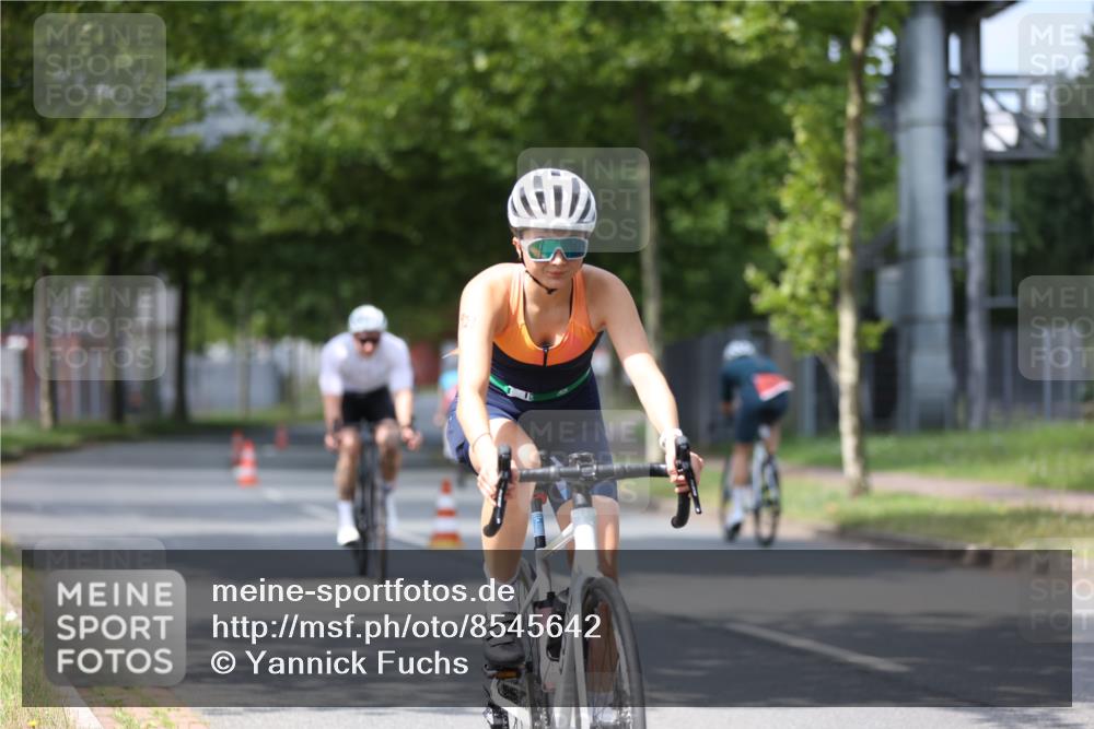 10.08.2025 - GEWOBA Citytriathlon Bremen Yannick Fuchs http://msf.ph/oto/8545642 10.08.2025 12:58:52 Radfahren 602, 705, 762, 802, 870, 885, 910, 921, 1038 meine-sportfotos.de