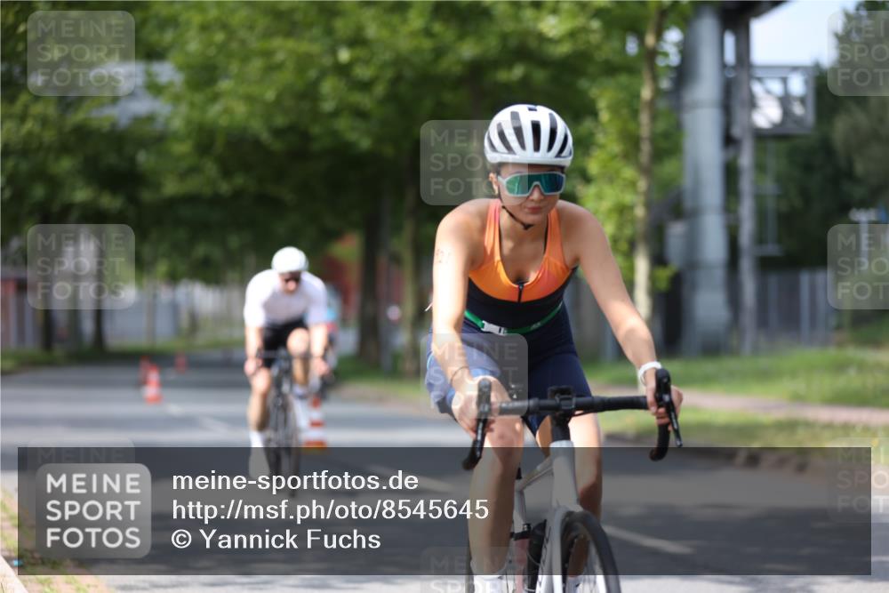 10.08.2025 - GEWOBA Citytriathlon Bremen Yannick Fuchs http://msf.ph/oto/8545645 10.08.2025 12:58:52 Radfahren 602, 705, 762, 802, 870, 885, 910, 921, 1038 meine-sportfotos.de