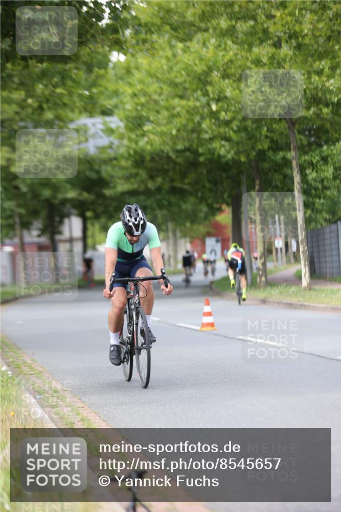 10.08.2025 - GEWOBA Citytriathlon Bremen Yannick Fuchs http://msf.ph/oto/8545657 10.08.2025 12:59:10 Radfahren 596, 611, 709, 710, 846, 1038 meine-sportfotos.de